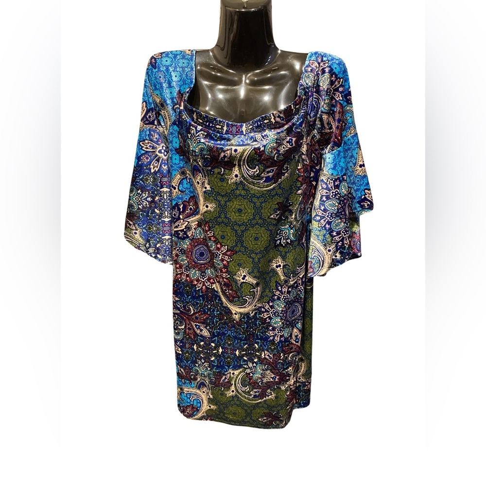 Venus Size Medium Off The Shoulder Flare Sleeve Elegant Geo Design Dress